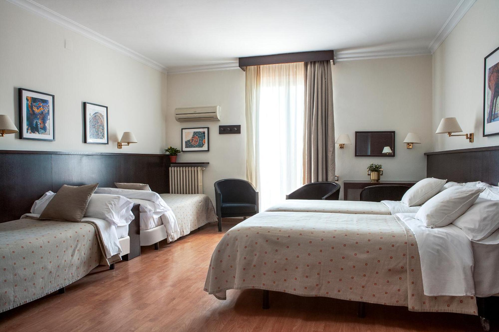 Gaudi Hotel Barcelona Phòng bức ảnh